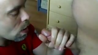 Жорстке українське порно відео порно: Анальний фістинг з двома великими огірками